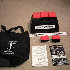 Cheerleading stunt stand